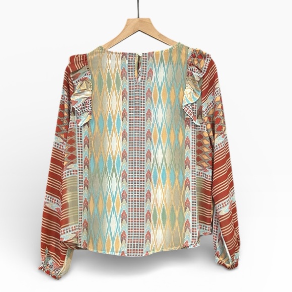 Ariat Women’s Southwest Aztec Ruffle Detail Long Sleeve Pullover Top Western - Picture 2 of 9
